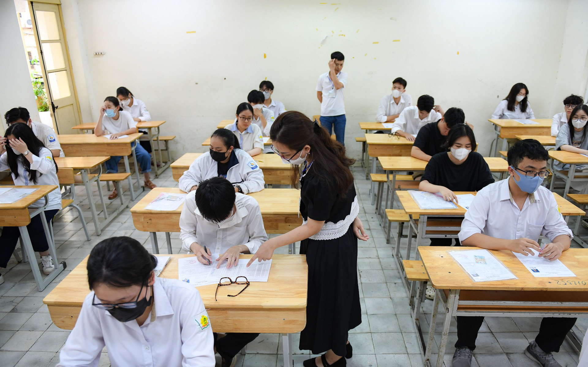Hà Nội chốt ba môn thi tuyển vào lớp 10- Ảnh 2. Trùng lịch đợt thi và khảo sát lớp 12 của Hà Nội: Học sinh lo lắng