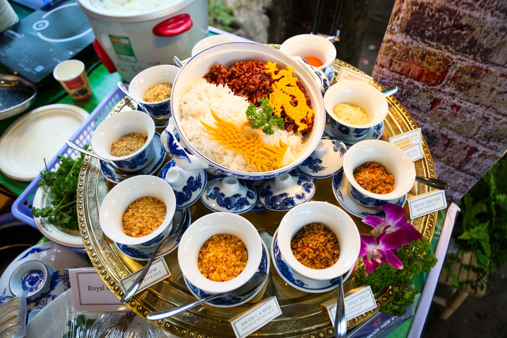 Khách Tây hào hứng với lễ hội văn hóa, ẩm thực Việt- Ảnh 7. Khách Tây hào hứng với lễ hội văn hóa, ẩm thực Việt- Ảnh 7.