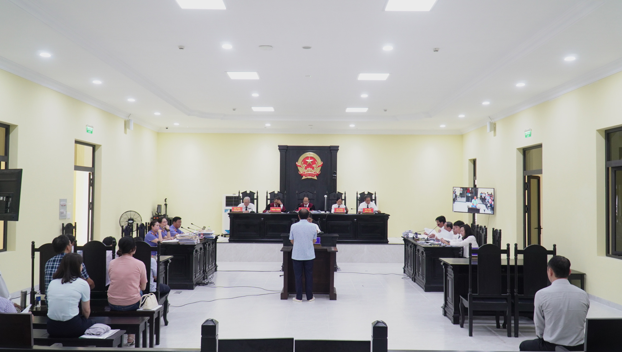 Lừa đảo để nhận hỗ trợ hơn 7,3 tỉ đồng, tòa trả hồ sơ điều tra bổ sung- Ảnh 2. Lừa UBND tỉnh Cà Mau, ông Tô Công Lý bị đề nghị phạt tù 12 đến 13 năm
