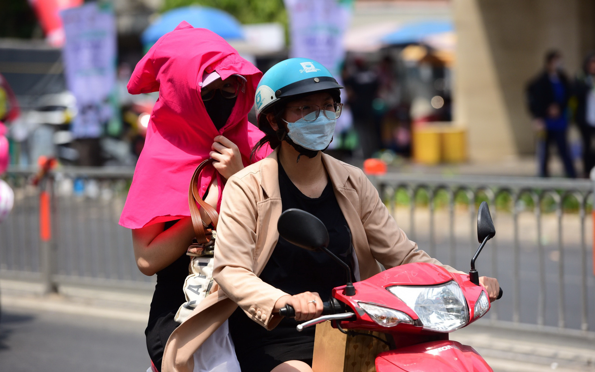 Bệnh nhân, người chăm bệnh mệt mỏi vì nắng nóng- Ảnh 11. Bỏng da, sốc nhiệt vì nắng nóng gay gắt