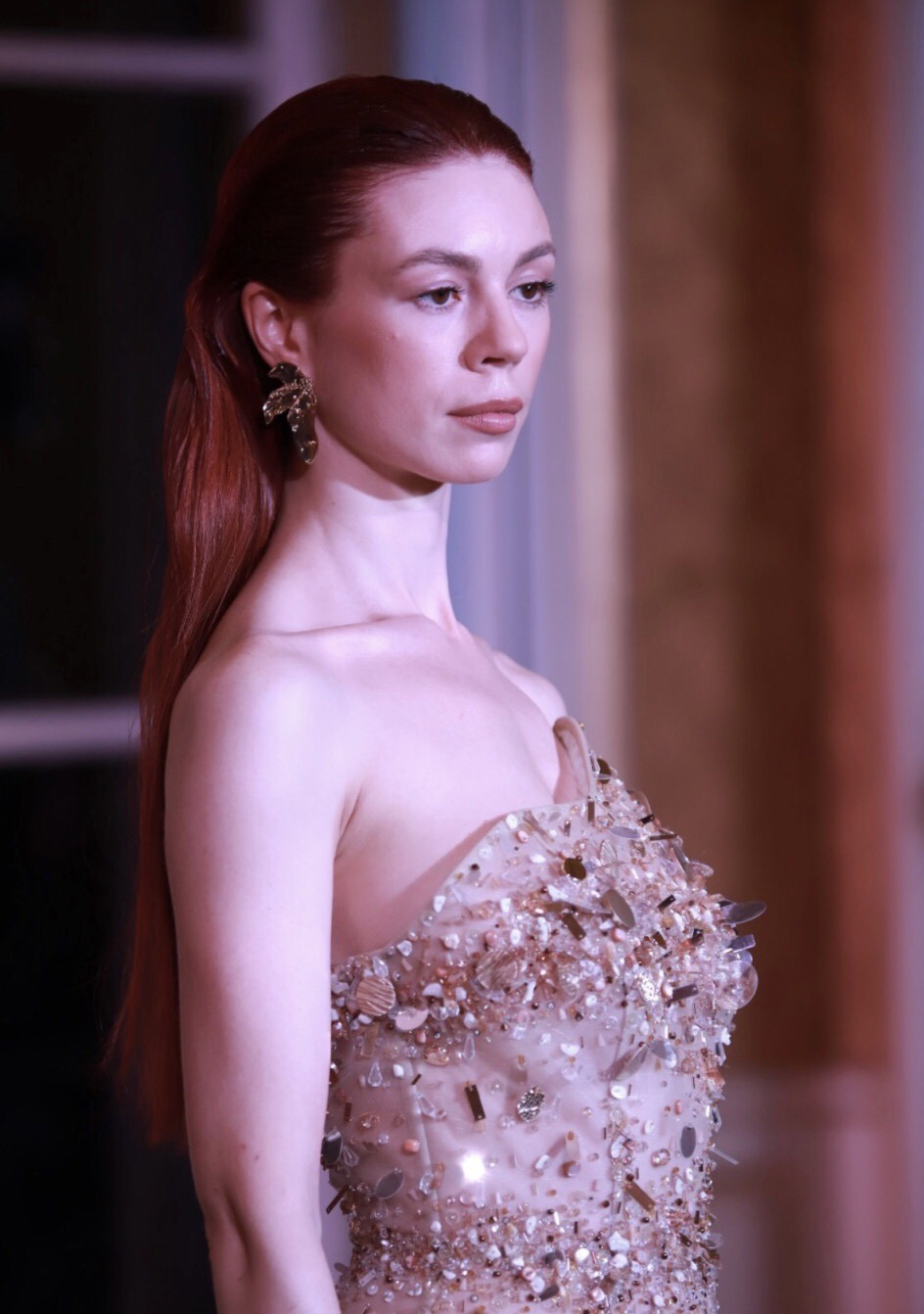 ດ້ານຂອງການອອກແບບໄດ້ຖືກປຸງແຕ່ງຢ່າງພິຖີພິຖັນ, ເພີ່ມມູນຄ່າຂອງຜະລິດຕະພັນ - ຮູບພາບ: ສະຫນອງໂດຍຜູ້ອອກແບບ Bề mặt các thiết kế được xử lý tỉ mỉ, nâng giá trị sản phẩm - Ảnh: NTK cung cấp