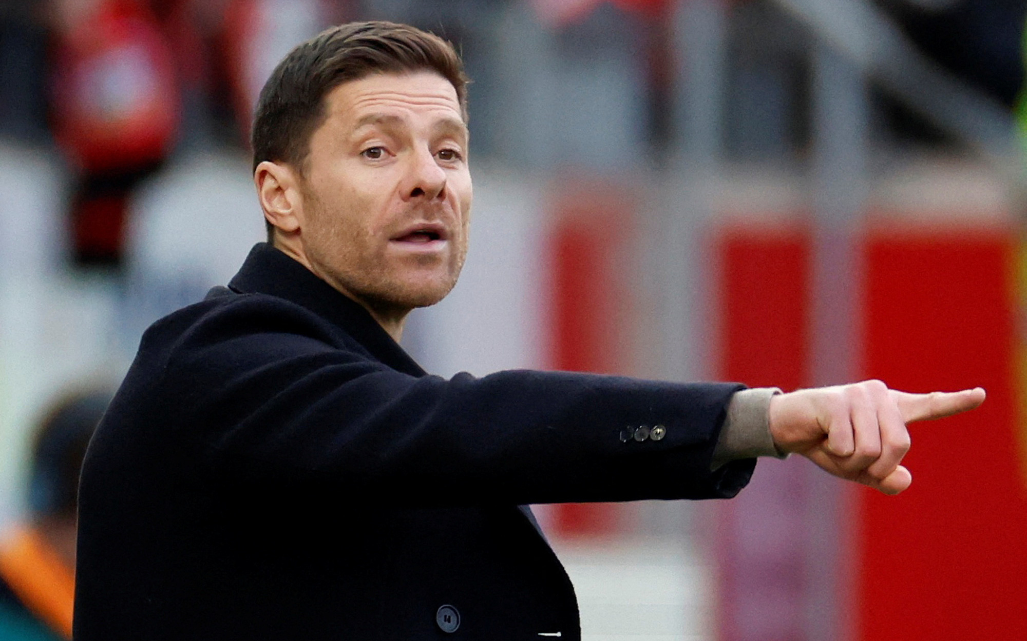 Bayern Munich dẫn 2-0 vẫn thua, Leverkusen còn cách chức vô địch 3 điểm- Ảnh 3. Xabi Alonso xác nhận ở lại Leverkusen, Liverpool và Bayern thất vọng