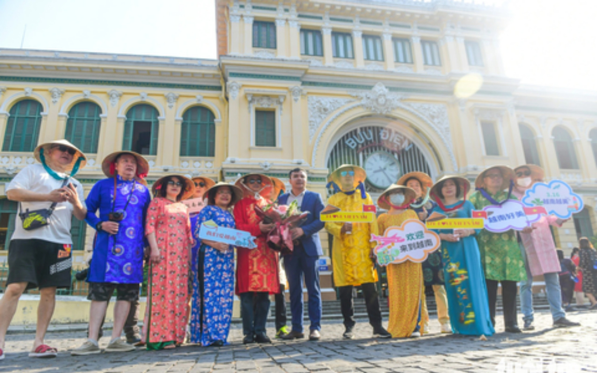 Hàng Việt không tranh nổi thị phần vì hàng nước ngoài tràn qua biên giới - Ảnh 2. Nhà đầu tư Trung Quốc dự kiến đầu tư 3 cửa hàng miễn thuế tại Việt Nam