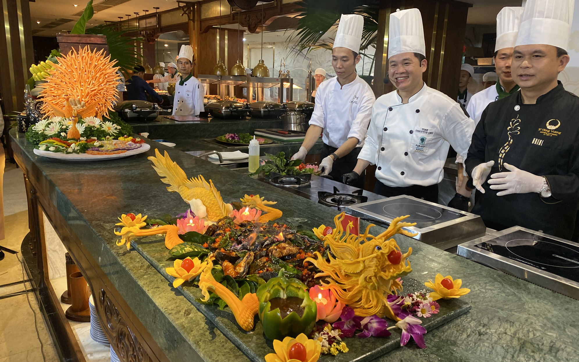 Xem những chàng trai, cô gái Cơ Tu ‘có tâm hồn thánh thiện’ tái hiện lễ tạ thần linh- Ảnh 5. Rau trái bà con Cơ Tu làm nguyên liệu nem công chả phượng