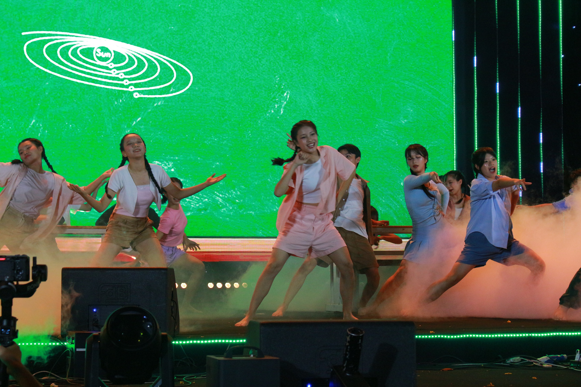 Hàng chục nghệ sĩ đổ bộ sân khấu Tuổi Hồng Minh Khai- Ảnh 3.