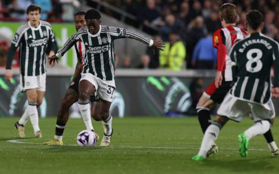 Man United bị Brentford sút tới 31 lần trong trận hòa điên rồ- Ảnh 3. Tin tức thể thao sáng 31-3: Những phút bù giờ điên rồ ở trận hòa Brentford - Man United