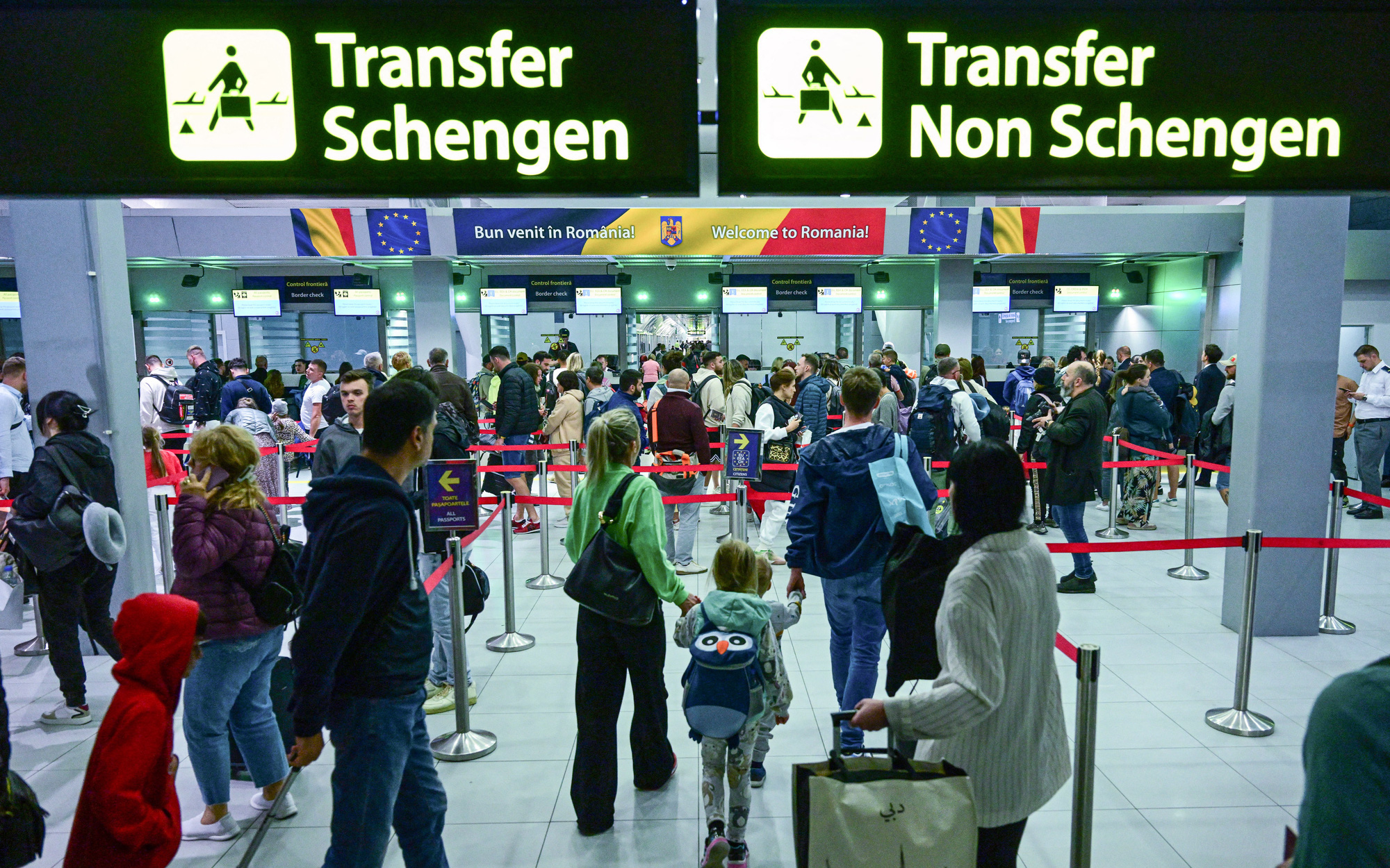 Thành viên EU bầu cử lần thứ 6 trong 3 năm- Ảnh 2. Romania, Bulgaria gia nhập một phần khối Schengen sau 13 năm chờ đợi