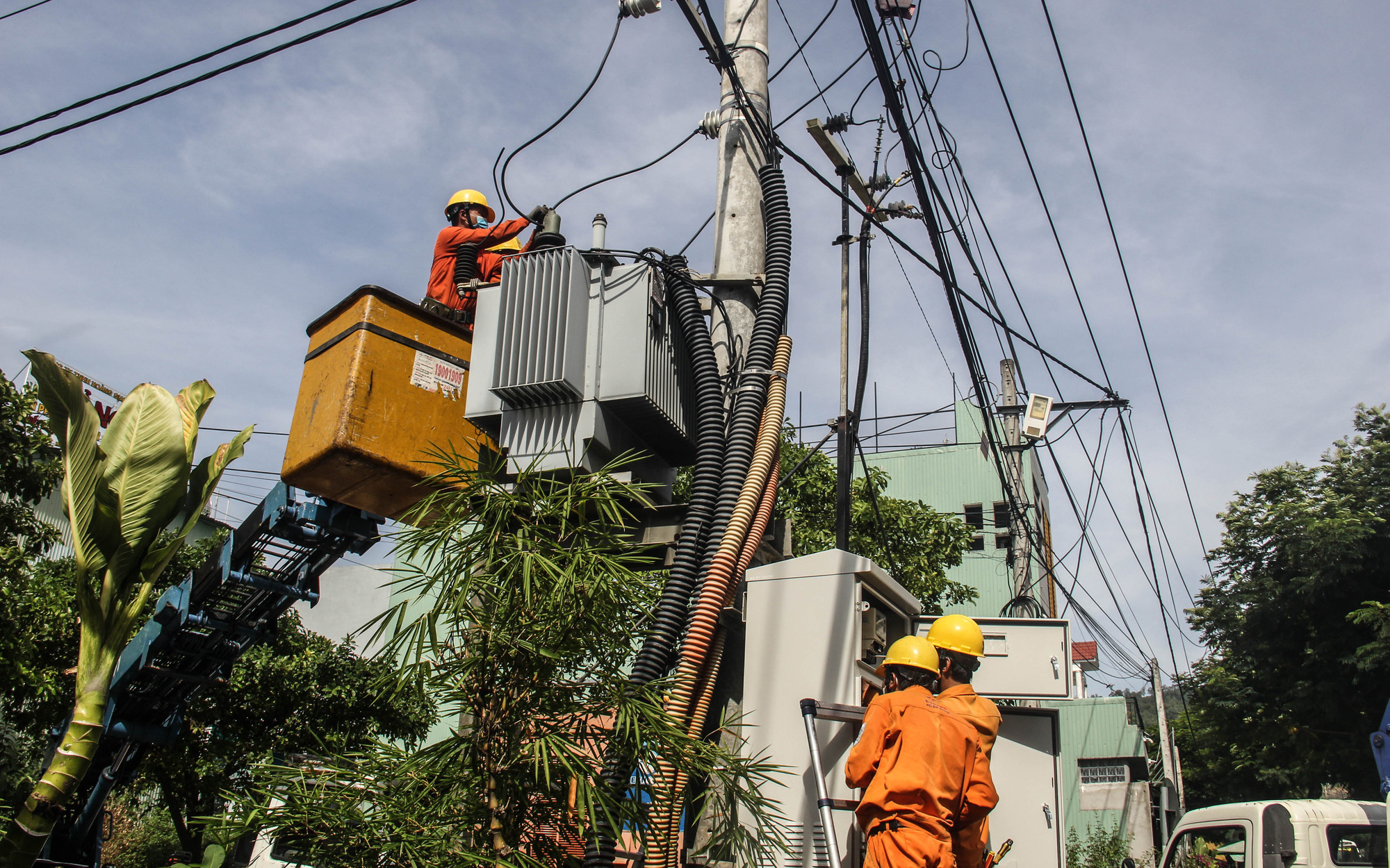 Chủ tịch Hà Nội yêu cầu hạn chế tối đa cắt điện vào ban đêm và ngày nắng nóng- Ảnh 3. Nắng nóng kỷ lục vẫn
