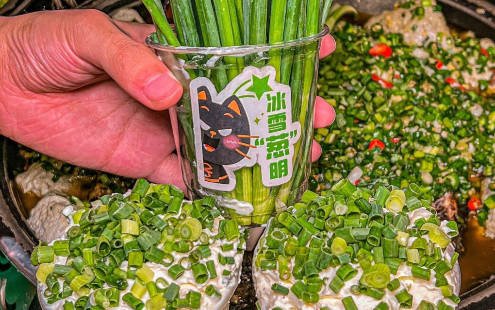 Trà me muối ớt có đủ sức đánh bay oi bức ngày hè?- Ảnh 4. Trà sữa hành lá mới nổi khiến dân tình tò mò