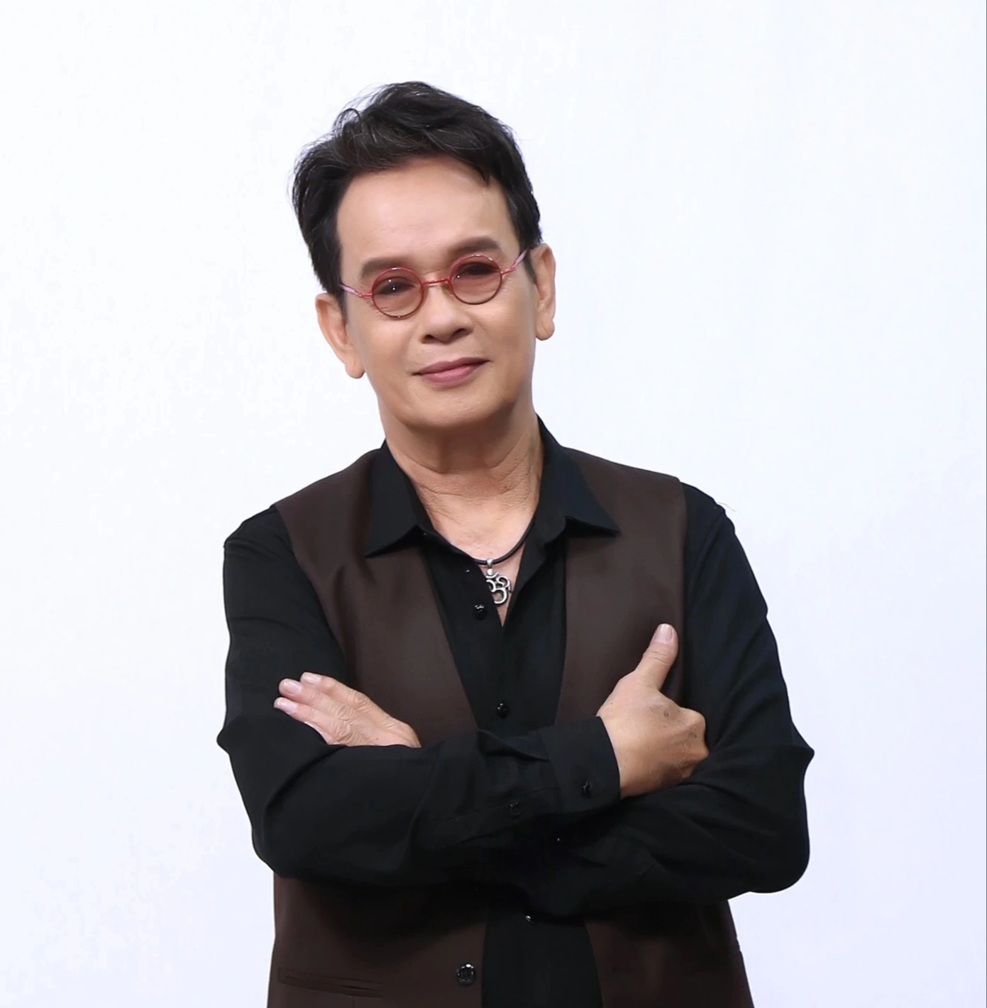 Hudebník Duc Huy pořádá živý koncert k oslavě 60 let umělecké činnosti - Foto: NVCC Nhạc sĩ Đức Huy làm live concert kỷ niệm 60 năm hoạt động nghệ thuật - Ảnh: NVCC