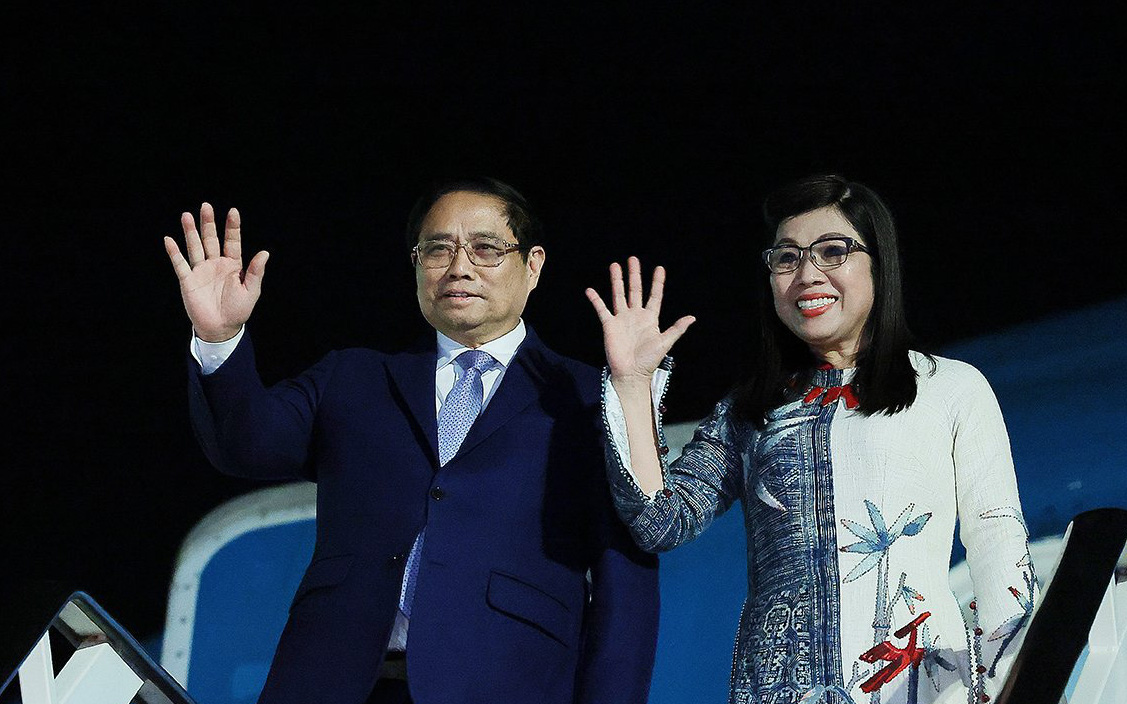 Việt Nam sẽ là cầu nối cho Úc - ASEAN- Ảnh 3. Thủ tướng Phạm Minh Chính và phu nhân đến Úc