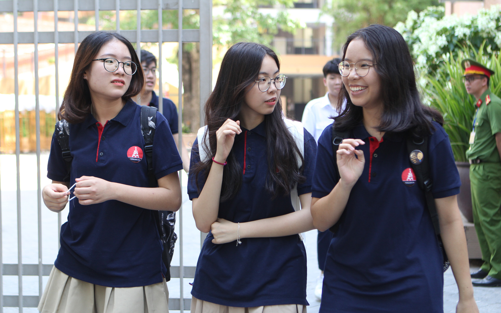 Tuyển sinh đầu cấp ở Hà Nội: Không phải nộp giấy xác nhận thông tin cư trú- Ảnh 2. Ngừng tuyển sinh lớp 6 trong các trường THPT chuyên từ năm học tới