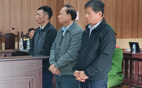 Cựu hiệu trưởng trường cao đẳng lãnh 5 năm 6 tháng tù vì lợi dụng chức vụ - Ảnh 2.