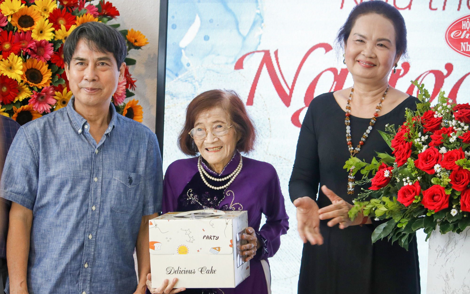Học sinh chúng mình 2000 hồi ấy: Thời này chúng ta thích hoài niệm hơn?- Ảnh 7. Nhà giáo Phạm Như Vân 85 tuổi vẫn thương thơ mến văn