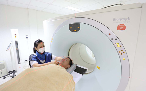 Ngoại Mai với nụ cười toả sáng sau 10 năm điều trị tai biến - Ảnh 3.