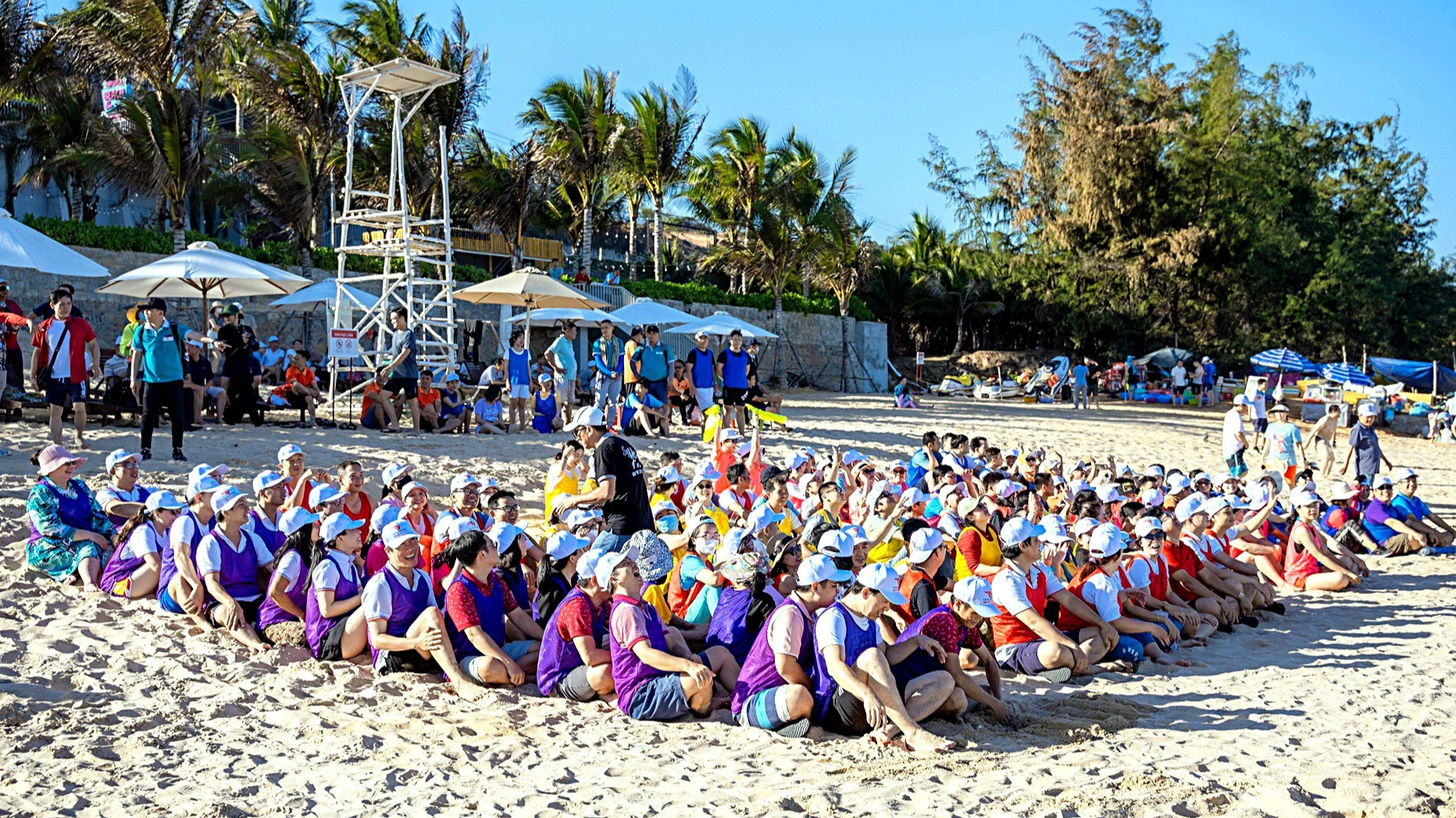 ویتنام MICE سیاحت تھائی لینڈ اور بالی کے ساتھ مقابلہ کر رہی ہے - تصویر 1۔ Du lịch MICE có mức tăng trưởng nhanh kể từ sau dịch bệnh. Trong ảnh: khách MICE ở Phan Thiết - Ảnh: B.T.