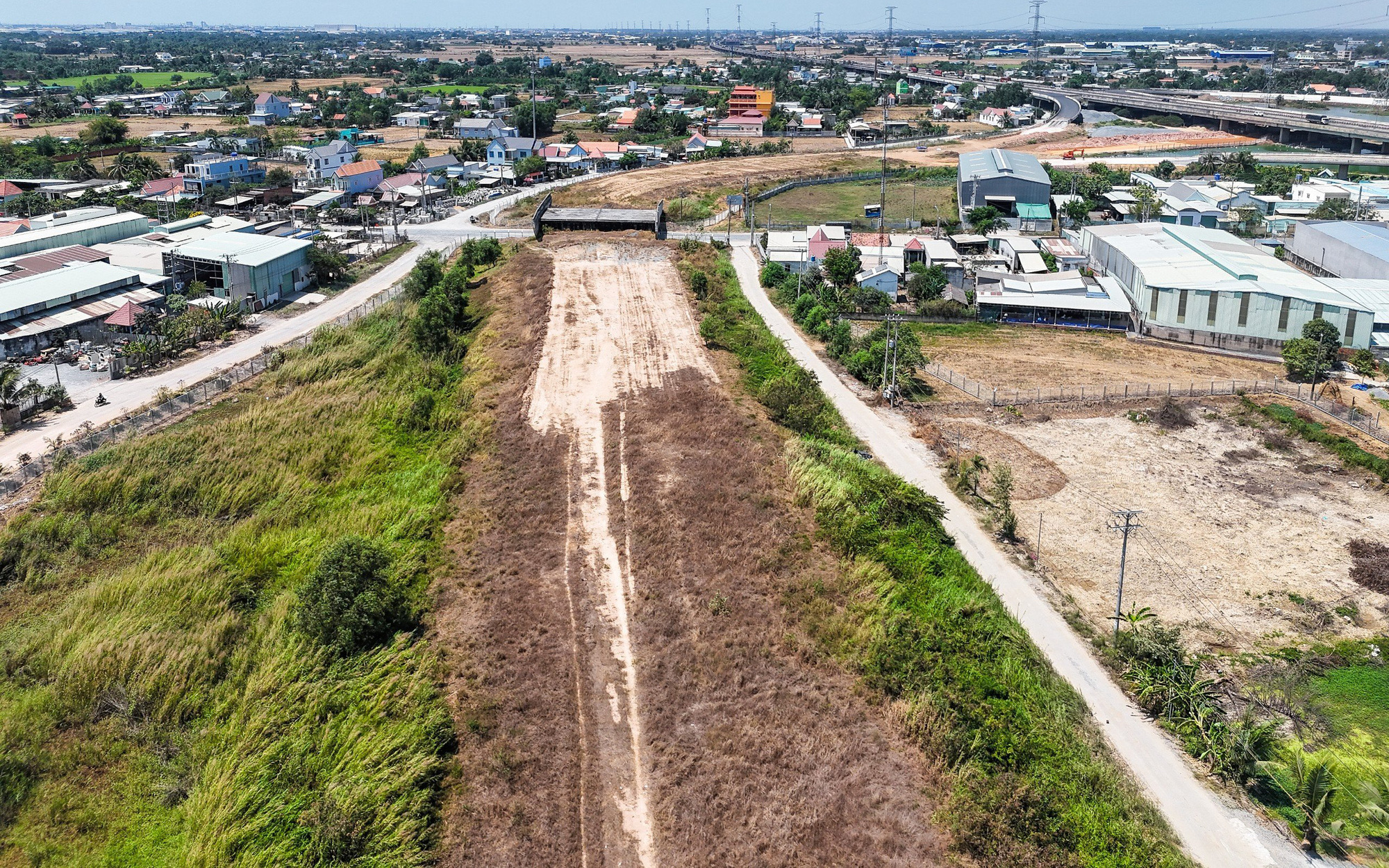 Vụ đòi đào cát trên 700m cao tốc Bến Lức - Long Thành mang về: Chủ đầu tư kiến nghị huyện- Ảnh 3. Vụ doanh nghiệp đòi đào cát mang về: Cao tốc Bến Lức - Long Thành, vành đai 3 đều ảnh hưởng