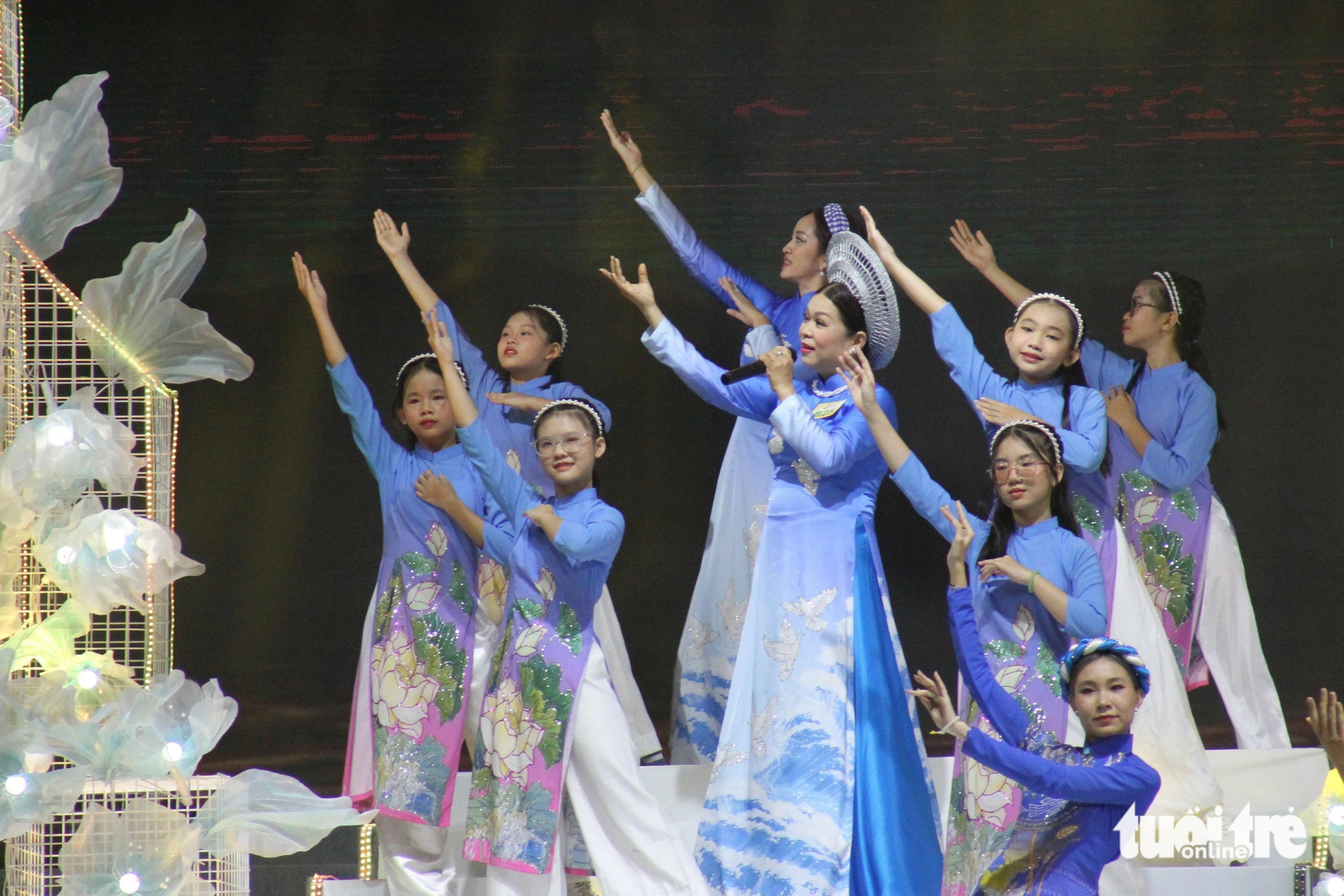 ការចូលរួមប្រកួតរបស់សម្ព័ន្ធនារីវៀតណាមមណ្ឌលទី១ - រូបភាព៖ TO CUONG Phần dự thi của Hội Liên hiệp phụ nữ Việt Nam quận 1 - Ảnh: TÔ CƯỜNG