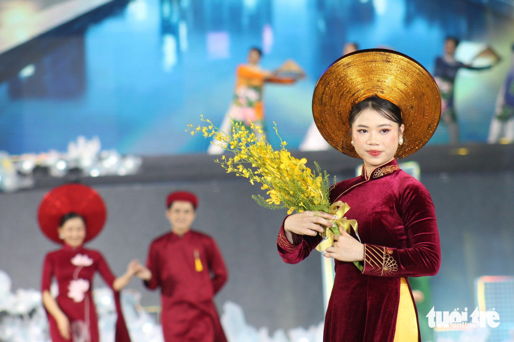 បេក្ខនារីមានសម្រស់ស្រស់ស្អាតនៅអូរដាយ - រូបភាព៖ TO CUONG Các thí sinh duyên dáng trong tà áo dài - Ảnh: TÔ CƯỜNG