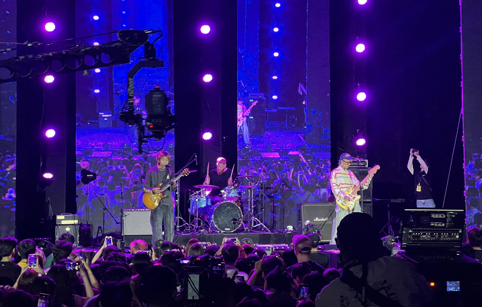 ថ្មរហូតដល់យប់ជ្រៅ - រូបថត ២. 7uppercuts, một ban nhạc pop-punk có tiếng trong giới nhạc indie Việt - Ảnh: BTC