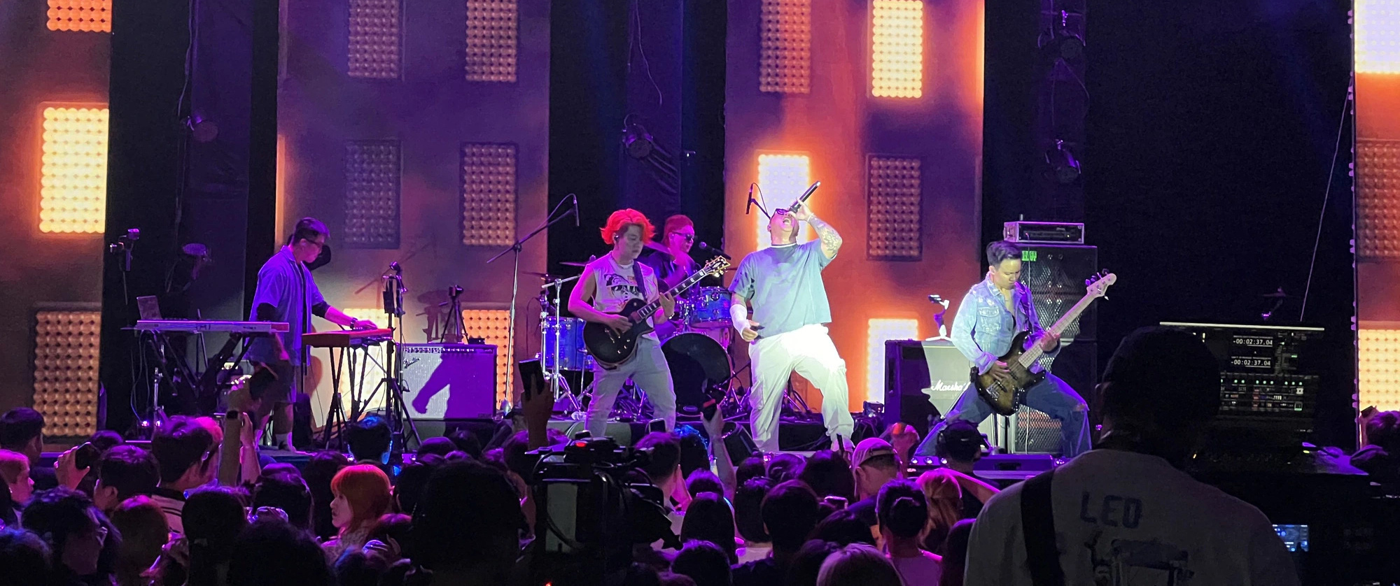 រ៉ុករហូតដល់យប់ជ្រៅ - រូបថត ៤. Ban nhạc MONOCYCLE trên sân khấu - Ảnh: BTC