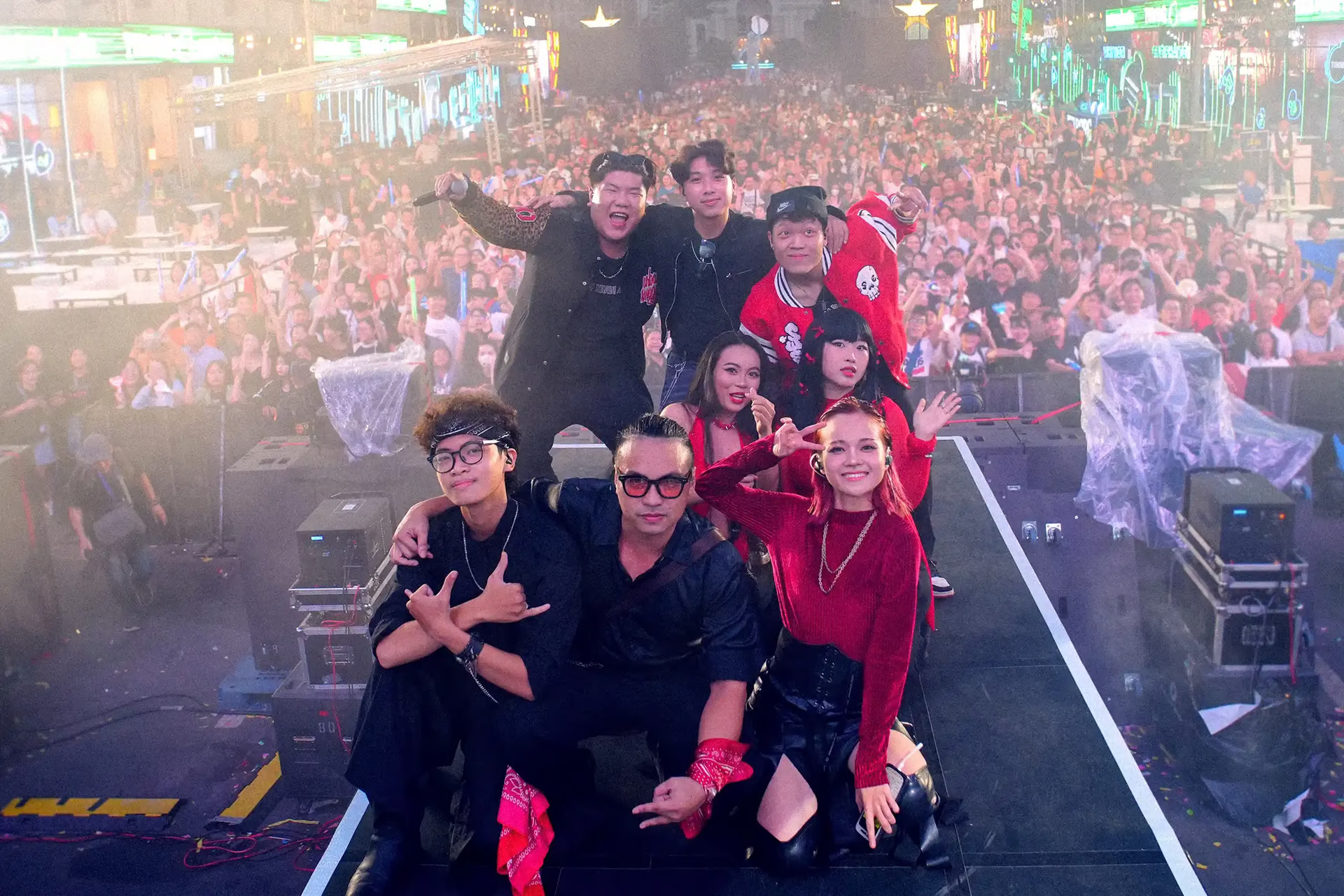 រ៉ុករហូតដល់យប់ជ្រៅ - រូបថត ៥. Nhân Dạng là một ban nhạc mới chỉ thành lập năm 2022, họ ghi dấu ấn tại đêm nhạc Hò Dô 2023 và đang say mê sáng tác, biểu diễn để thỏa đam mê của mình - Ảnh: NVCC