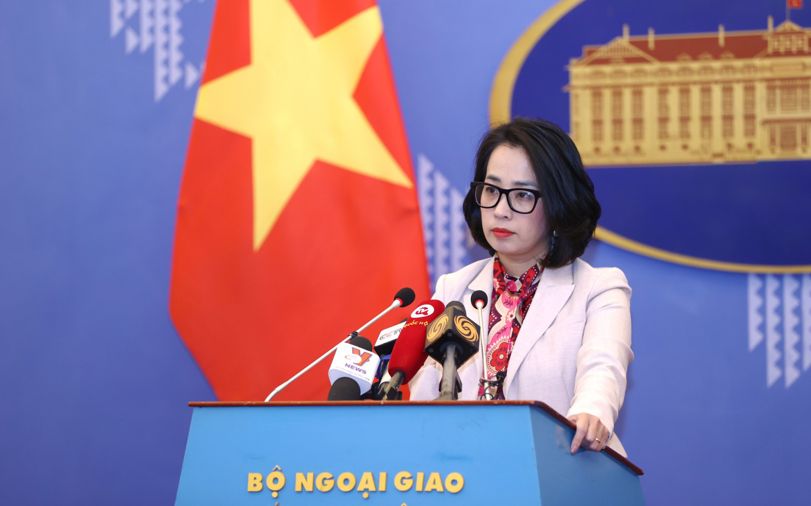 Trung Quốc phun vòi rồng muốn nát tàu Philippines ở bãi Cỏ Mây- Ảnh 3. Việt Nam lên tiếng về căng thẳng giữa Trung Quốc và Philippines ở bãi Cỏ Mây