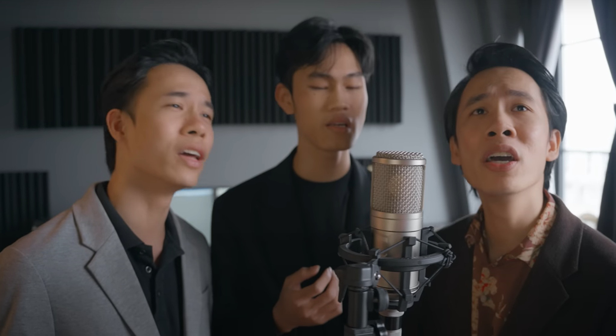 Η ομάδα κωμωδίας του 1977 Vlog έγινε τραγουδίστρια και απέκτησε μεγάλο κοινό Nhóm hài 1977 Vlog làm ca sĩ khiến không ít khán giả