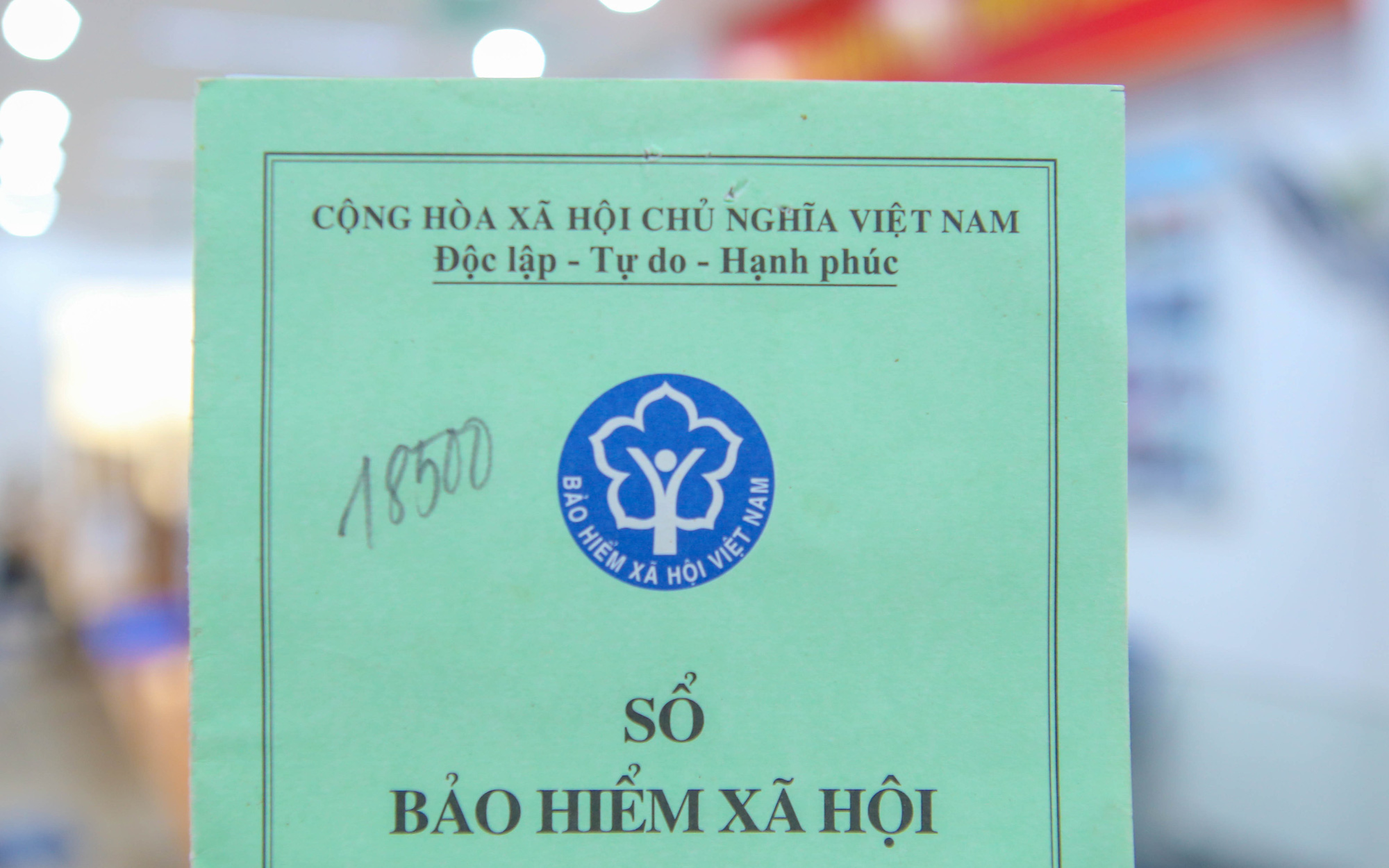 Nghỉ việc mà công ty không trả hết lương, tôi phải làm thế nào?- Ảnh 3. Chủ doanh nghiệp không trả sổ bảo hiểm xã hội phải làm sao?