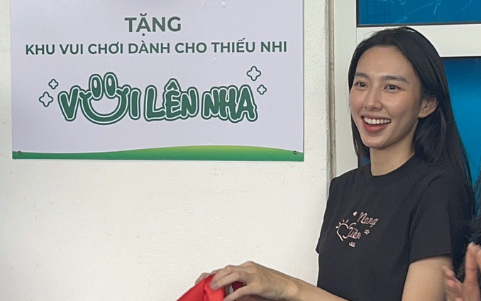 Sau khu vui chơi cho bệnh nhi, hoa hậu Thùy Tiên tiếp tục mang điện đến vùng cao- Ảnh 4. Hoa hậu Thùy Tiên tiếp tục trao tặng 4 khu vui chơi cho bệnh nhi