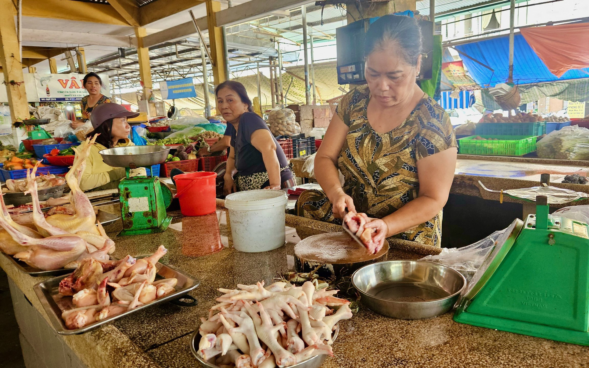 Vẽ bản đồ nguy cơ về an toàn thực phẩm để quản lý- Ảnh 2. Loạt quán cơm gà ở Nha Trang đóng cửa sau các vụ ngộ độc thực phẩm