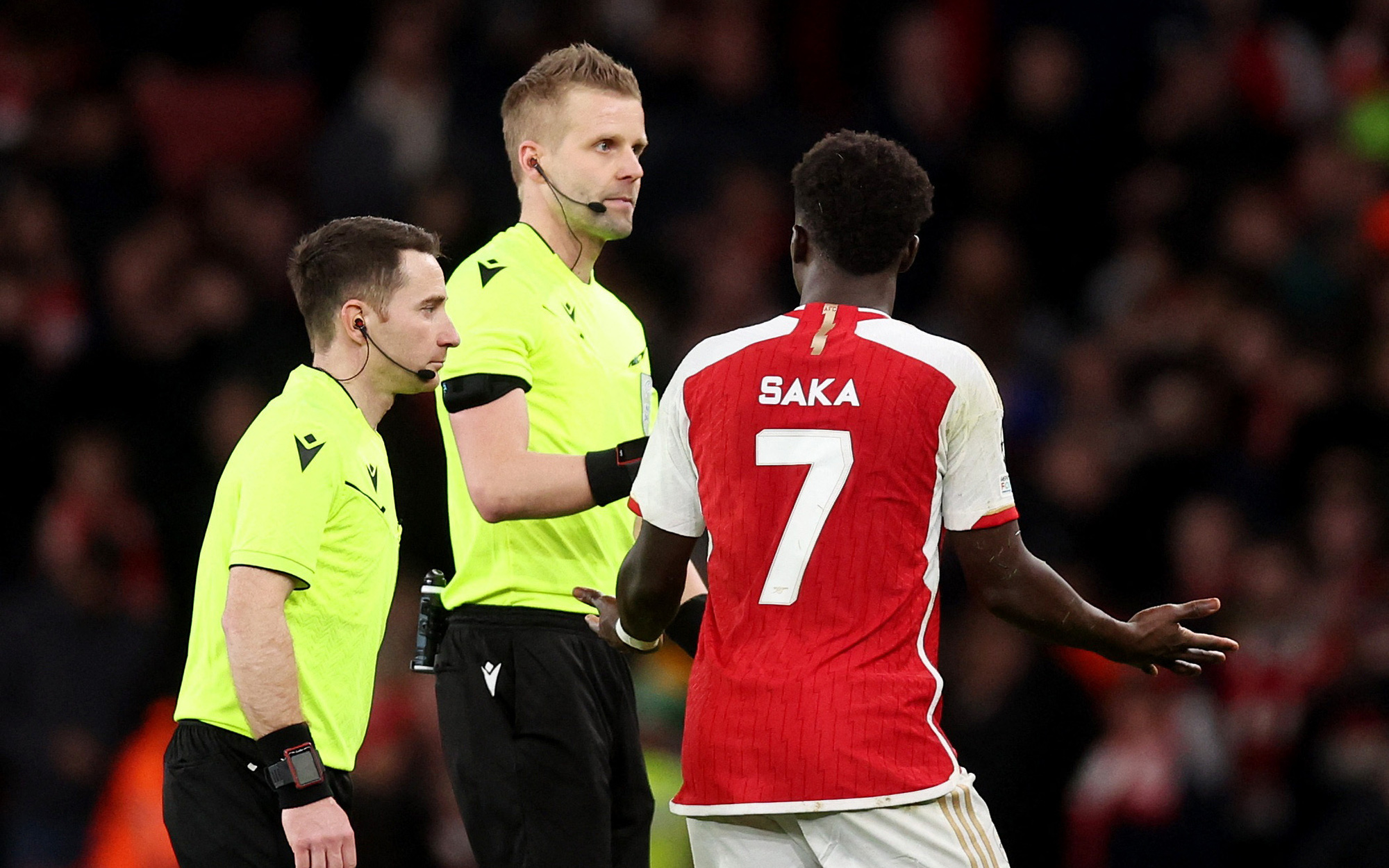 Bayern giành chiến thắng, Leverkusen tiếp tục chờ lên ngôi Bundesliga- Ảnh 2. Arsenal hay Bayern Munich hưởng lợi từ trọng tài?