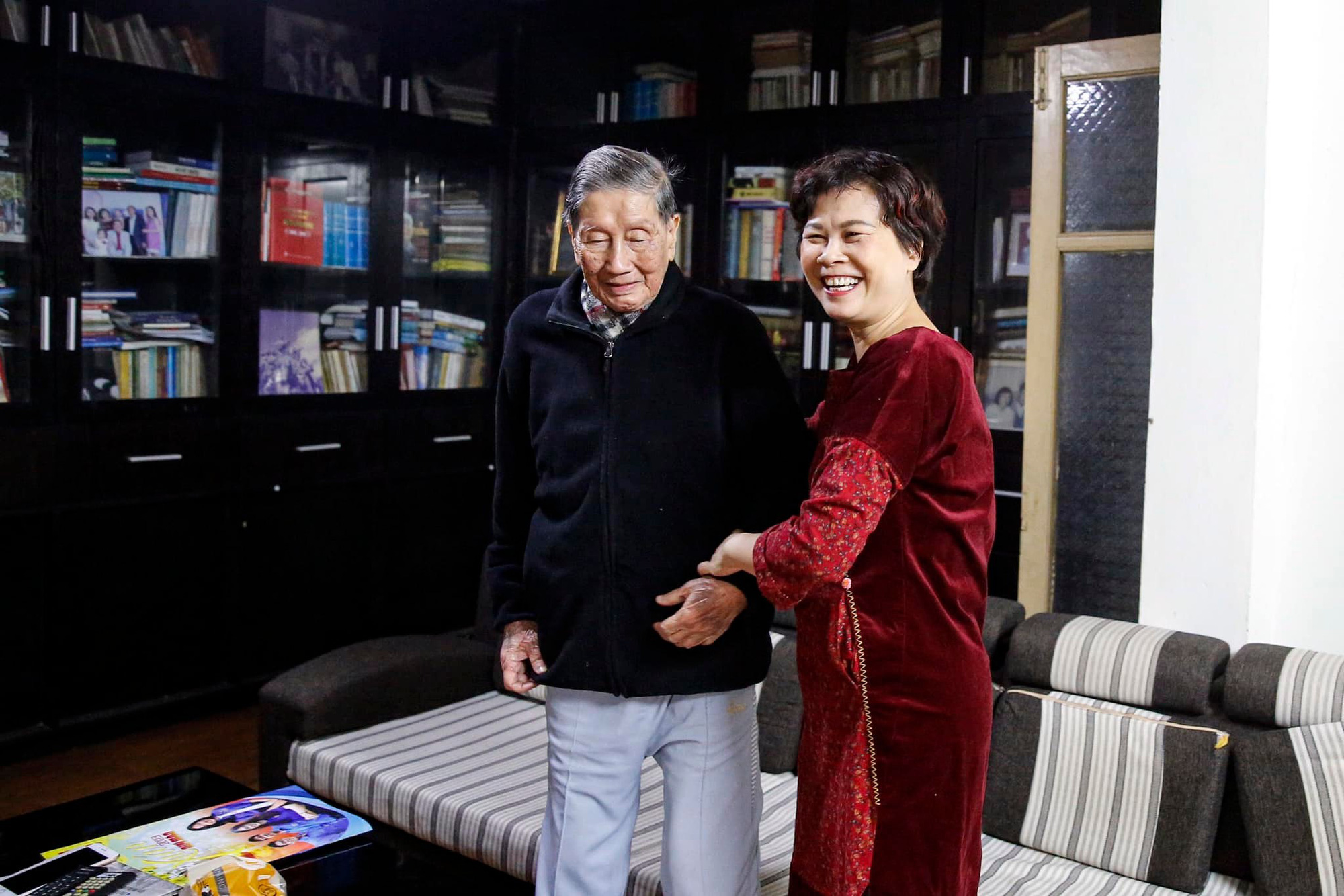 El músico Pham Tuyen y su hija Pham Hong Tuyen - Foto: GĐCC Nhạc sĩ Phạm Tuyên và con gái Phạm Hồng Tuyến - Ảnh: GĐCC
