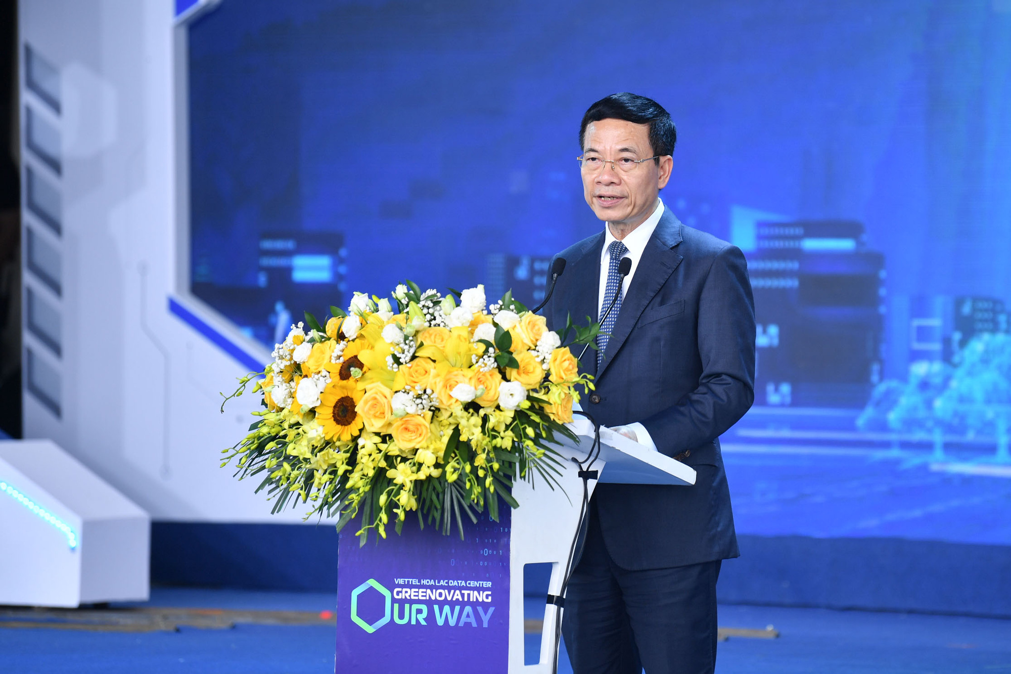 Bộ trưởng Bộ Thông tin và Truyền thông Nguyễn Mạnh Hùng kêu gọi các tổ chức, doanh nghiệp Việt Nam tăng cường sử dụng dịch vụ trung tâm dữ liệu, điện toán đám mây của Việt Nam - Ảnh: NAM NGUYỄN