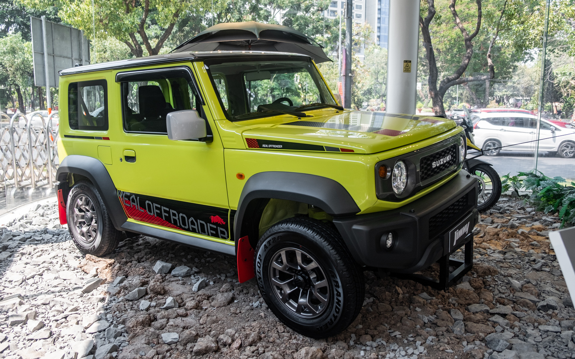 'Đừng coi Suzuki Jimny là tiểu Mẹc G'- Ảnh 3. Suzuki Jimny ra mắt Việt Nam, giá từ 799 triệu đồng