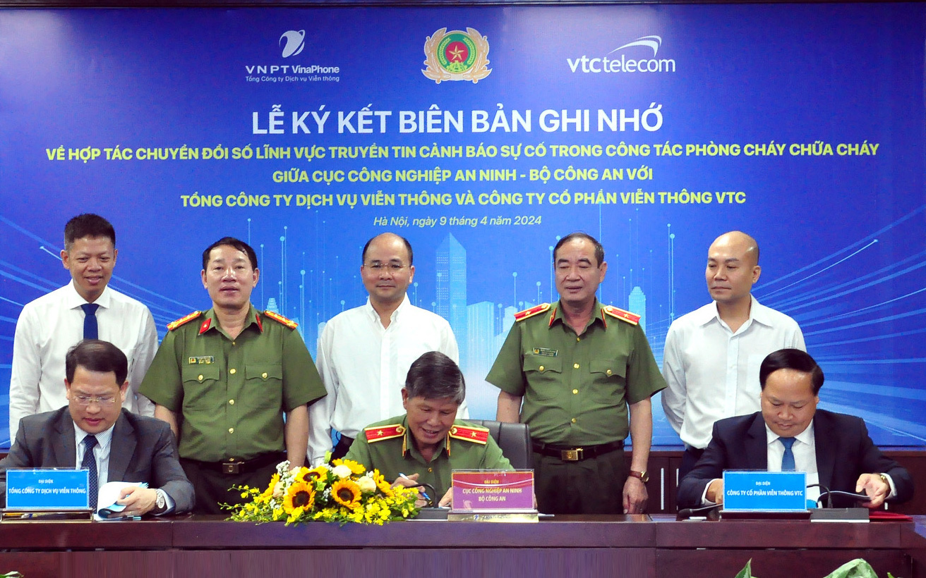 VNPT được bình chọn Nhà mạng yêu thích nhất tại Vietnam Game Awards 2024- Ảnh 4. VNPT VinaPhone ký kết hợp tác chuyển đổi số trong lĩnh vực PCCC