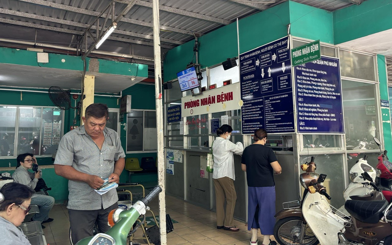 Bị cắt bảo hiểm y tế tự nguyện khi mua bảo hiểm bắt buộc có được trả lại tiền?- Ảnh 3. Vụ bệnh nhân bị từ chối khám bệnh BHYT lần 2: Bệnh viện Phú Nhuận nói gì?