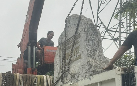 Lãnh đạo tỉnh yêu cầu làm rõ vụ tấm biển ghi Tấm biển đá
