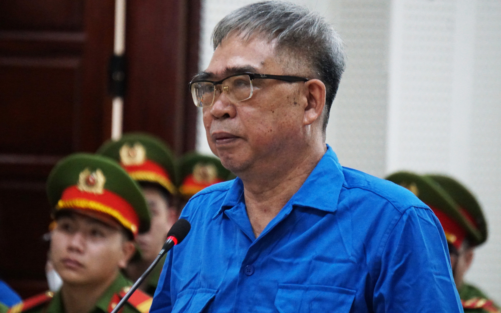 Ông Đỗ Hữu Ca nhận tội nhưng vẫn khẳng định không lừa đảo, nói 'vì cái tình mà vi phạm pháp luật'- Ảnh 3. Ông Đỗ Hữu Ca bị tuyên án 10 năm tù