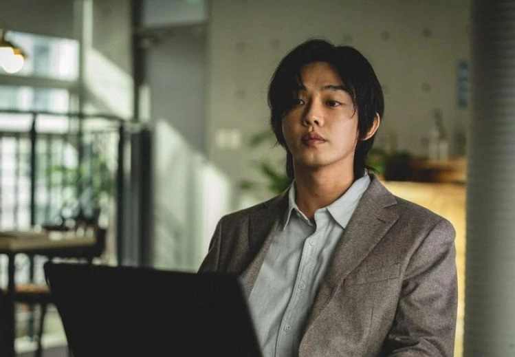 Ю А Ин всё ещё появится в грядущем фильме «Прощай, Земля» — Фото: Netflix Yoo Ah In vẫn sẽ xuất hiện trong phim Goodbye Earth sắp tới - Ảnh: Netflix