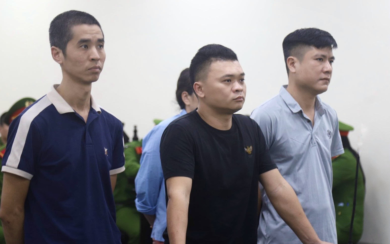 Đánh bạc bằng mua bán lô đề qua nhóm Zalo- Ảnh 2. Hai cựu công an lãnh án tù vụ cho vay lãi nặng, tổ chức đánh bạc