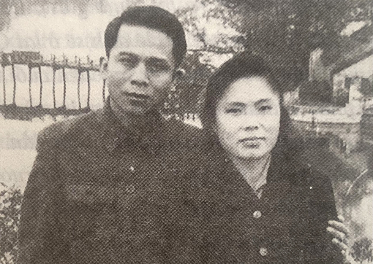 Vợ chồng thiếu tướng Hoàng Đan khi còn trẻ Vợ chồng thiếu tướng Hoàng Đan khi còn trẻ