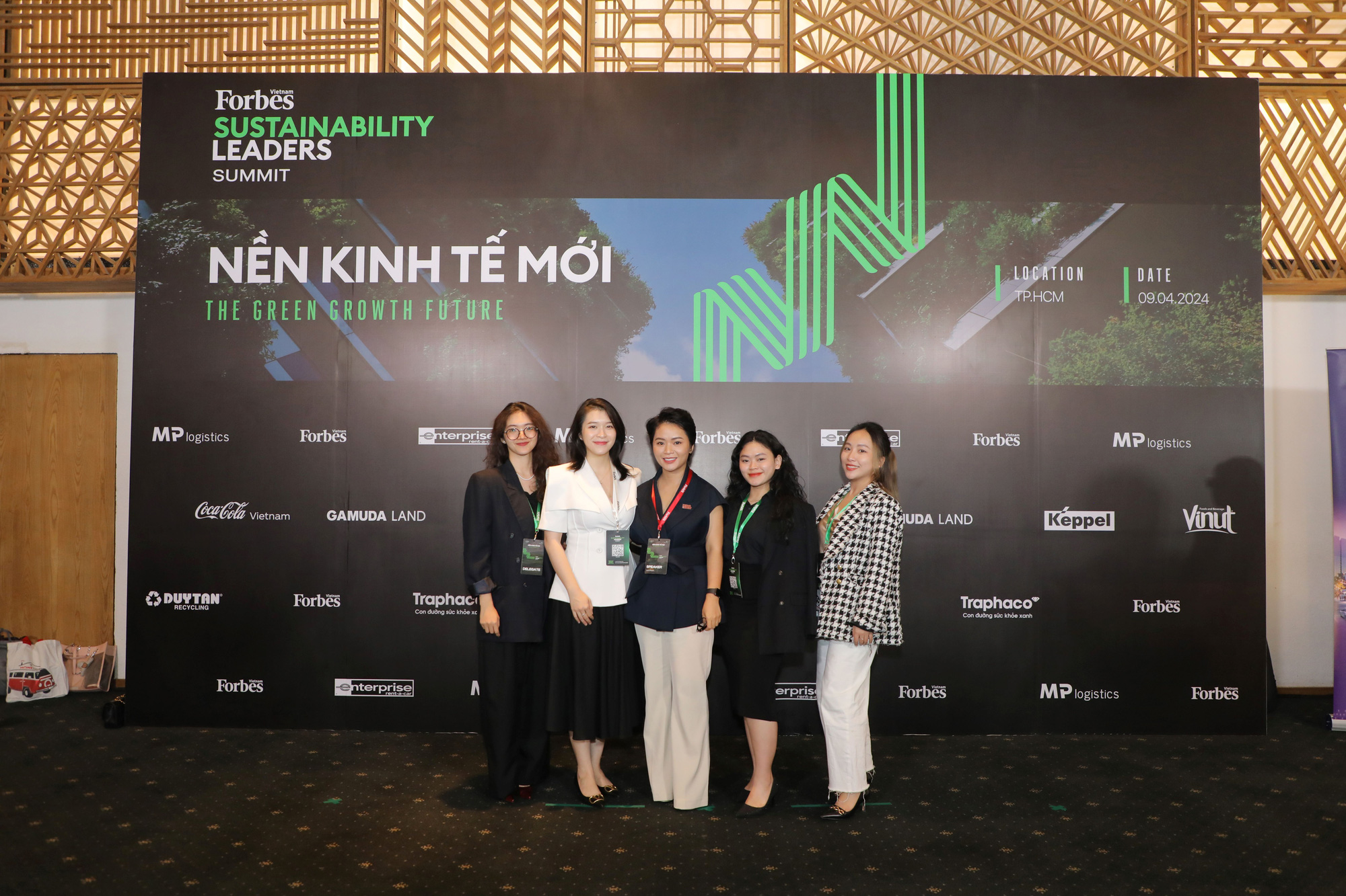Đội ngũ phụ trách phát triển bền vững của Home Credit Việt Nam tại hội nghị - Ảnh: Home Credit