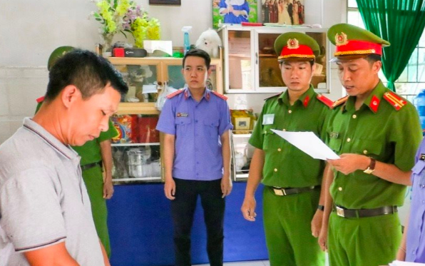 Mua sắc phục trên mạng, giả danh công an lừa đảo phụ nữ- Ảnh 2. Giả danh công an