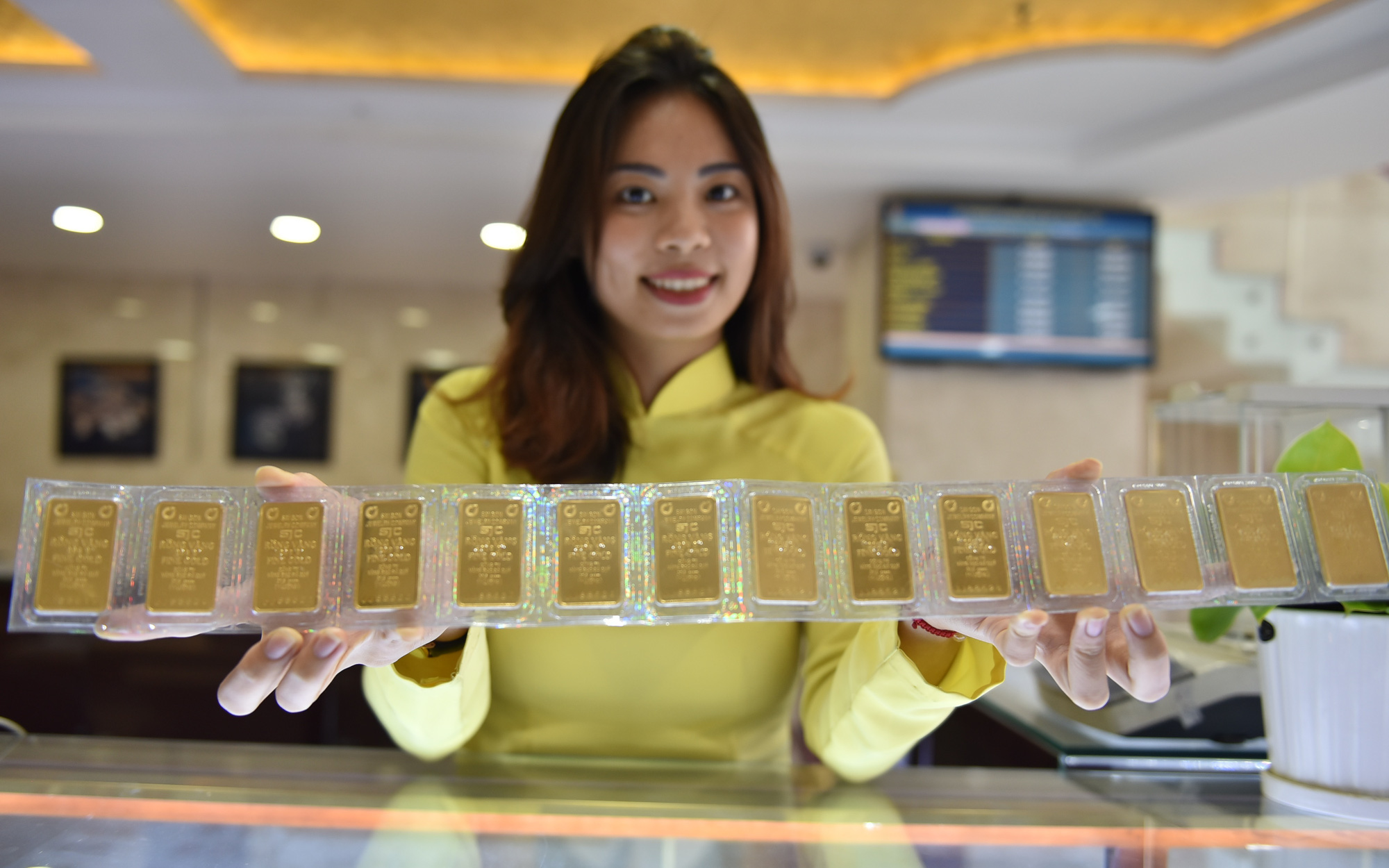 Giá vàng biến động mạnh, tăng giảm hàng triệu đồng/lượng- Ảnh 2. Ngân hàng Nhà nước sẽ tăng cung vàng miếng để xử lý chênh lệch giá vàng