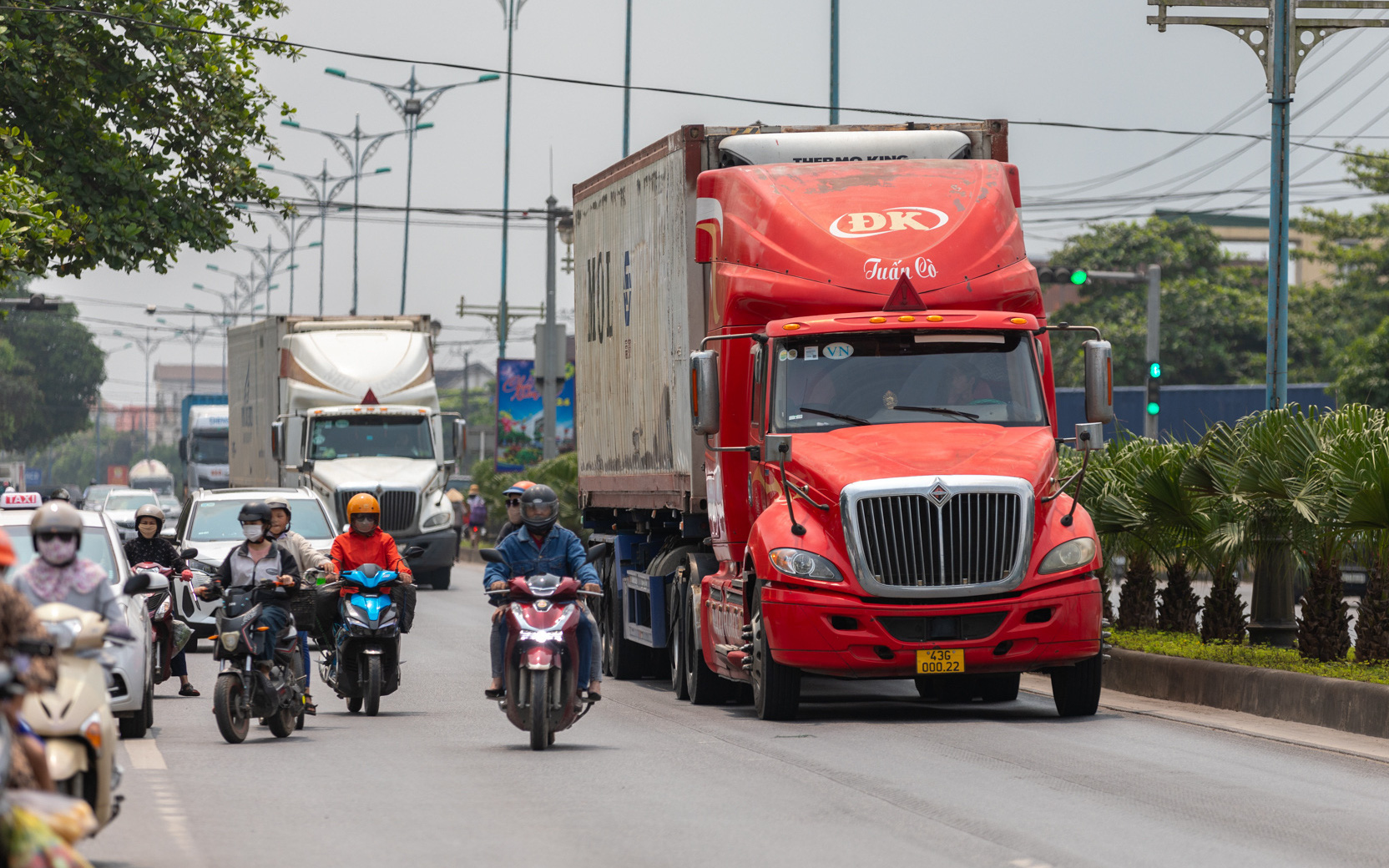 'Xe cộ chạy trên tuyến cao tốc Cam Lộ - La Sơn đã tăng nhanh hơn nhiều so với dự báo thiết kế'- Ảnh 4. Sau phân luồng cao tốc Cam Lộ - La Sơn, doanh nghiệp kêu chi phí tăng