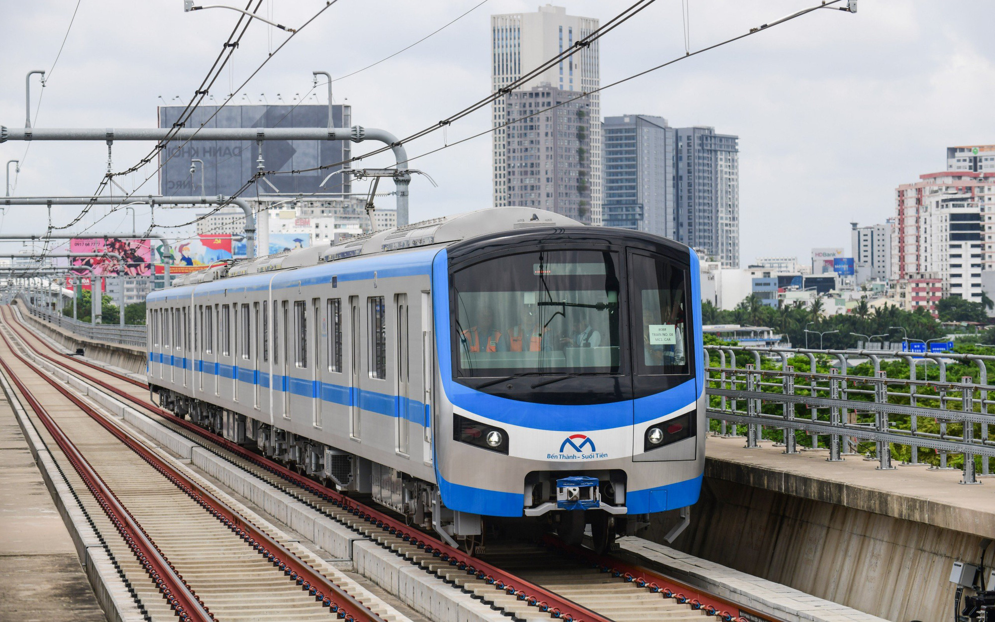 TP.HCM kiến nghị Thủ tướng có ý kiến để thúc đẩy Hitachi và các nhà thầu đào tạo nhân sự cho metro 1- Ảnh 2. Nhà thầu Hitachi tham gia làm metro số 1 bỗng đòi đơn giá bảo dưỡng tăng 3,5 lần