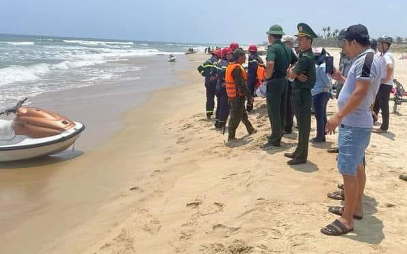 Tìm thấy 1 trong 2 anh em sinh đôi đuối nước trên biển Ngũ Hành Sơn Đà Nẵng- Ảnh 4. 2 anh em sinh đôi chết đuối khi tắm biển ở Đà Nẵng