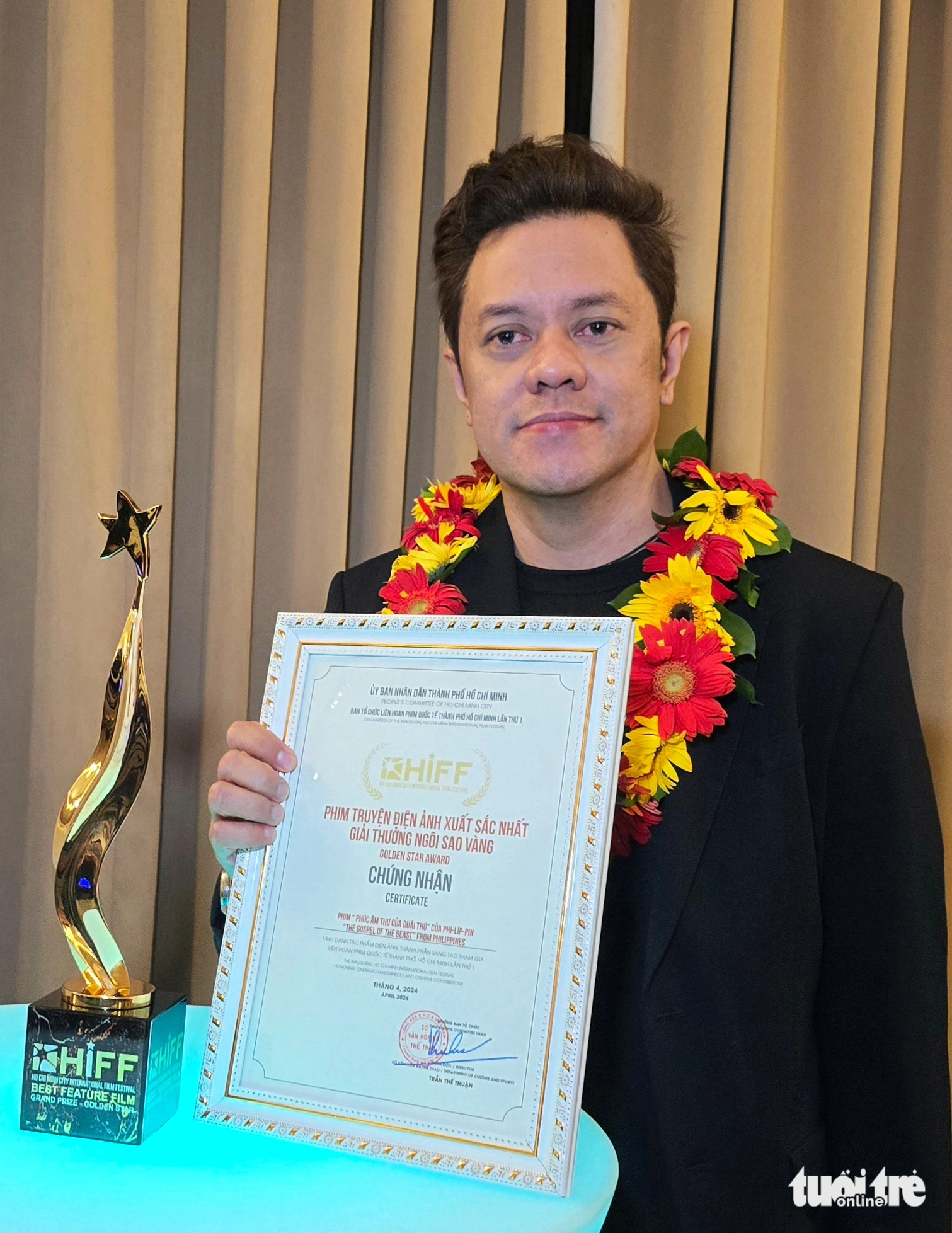 Regisseurin Sheron Dayoc von „The Gospel of the Beast“ gewann den Hauptpreis des ersten HIFF-Jahres – Foto: MI LY Đạo diễn Sheron Dayoc của phim The gospel of the beast giành giải cao nhất của HIFF năm đầu tiên - Ảnh: MI LY