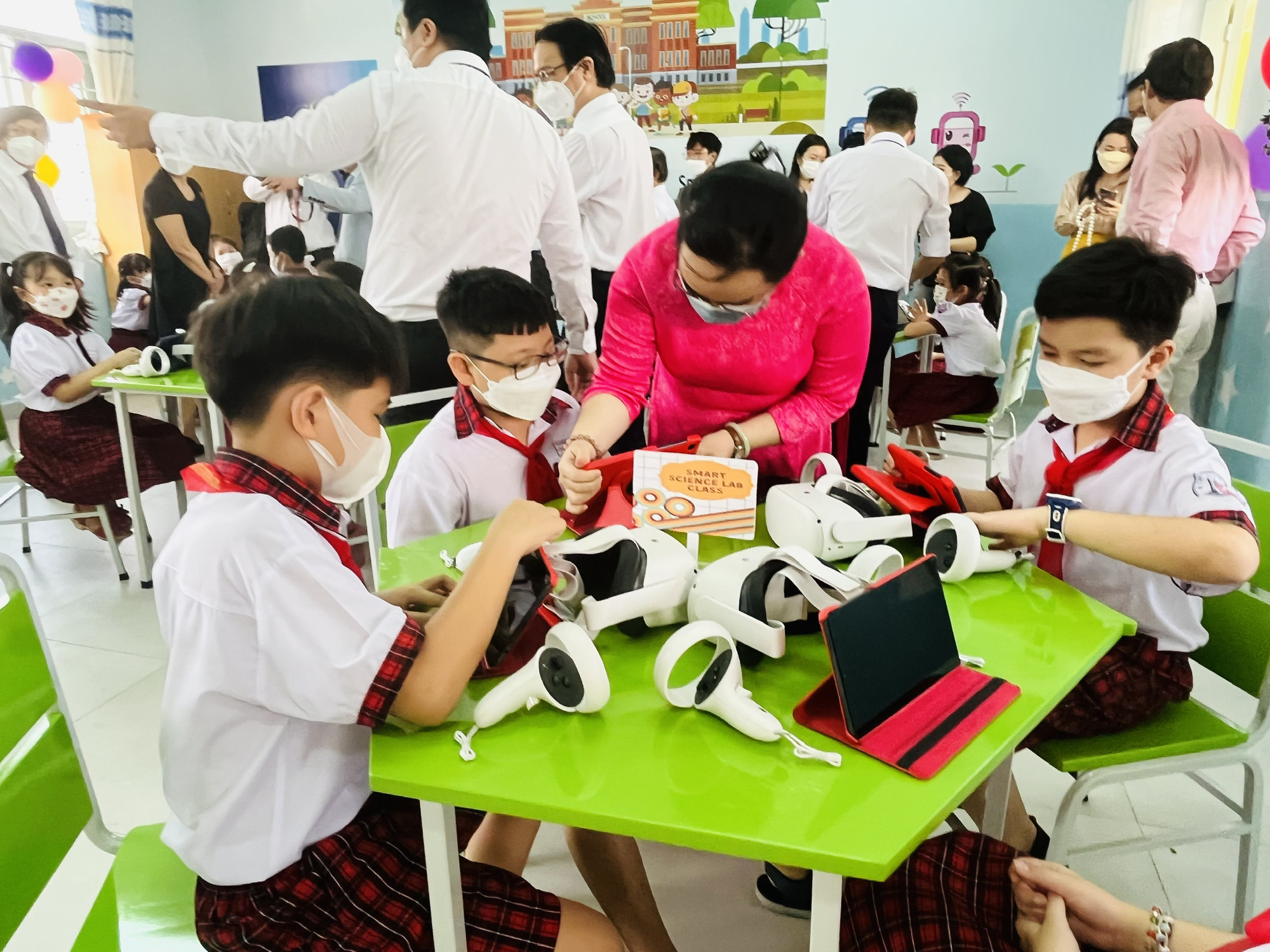 Lớp học ứng dụng các thiết bị số tại Trường tiểu học Linh Chiểu, TP Thủ Đức, TP.HCM - Ảnh: MỸ DUNG